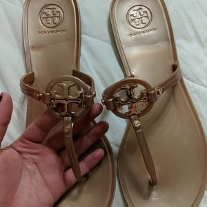 Brand new never worn Tory Burch flip flop sandals